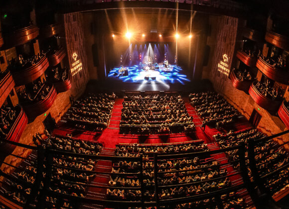 Teatro Bradesco é eleito "O mais amado de São Paulo" pela Veja e ganha reconhecimento da Folha de S. Paulo em "Superprodução" e "Conforto" Teatro Bradesco é eleito "O mais amado de São Paulo" pela Veja e ganha reconhecimento da Folha de S. Paulo em "Superprodução" e "Conforto"