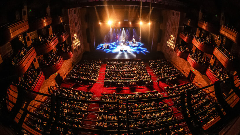 Teatro Bradesco é eleito "O mais amado de São Paulo" pela Veja e ganha reconhecimento da Folha de S. Paulo em "Superprodução" e "Conforto" Teatro Bradesco é eleito "O mais amado de São Paulo" pela Veja e ganha reconhecimento da Folha de S. Paulo em "Superprodução" e "Conforto"