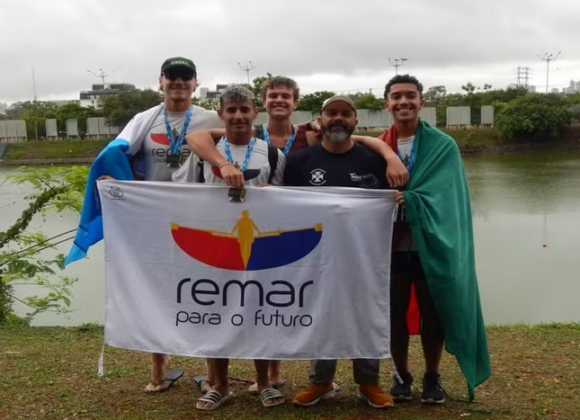Acidente com equipe de remo deixa 9 mortos em rodovia do Paraná Acidente-com-equipe-de-remo-deixa-9-mortos-em-rodovia-do-Paraná