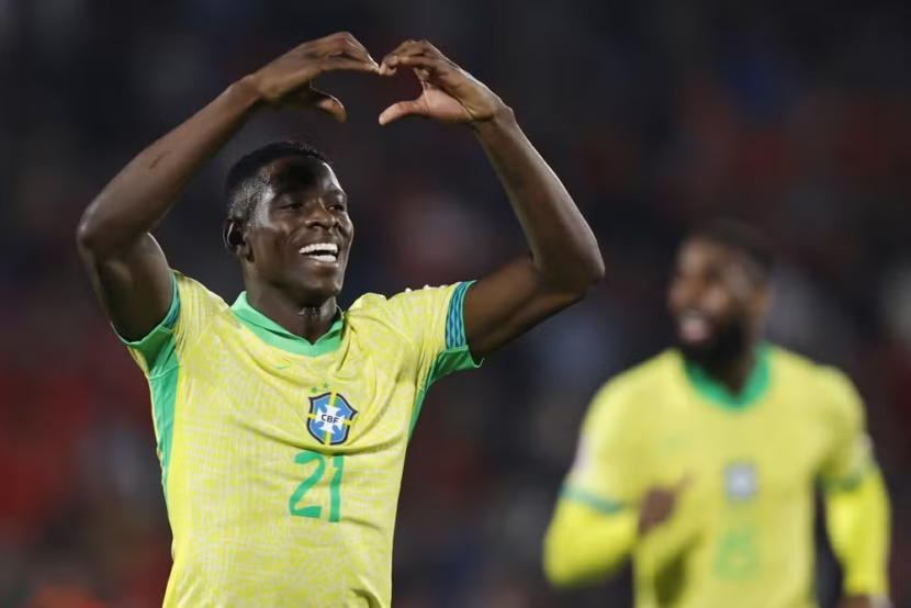 Brasil vence Chile com gols de dois jogadores do Botafogo em Santiago