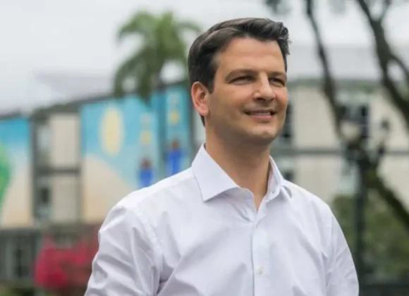 Conheça o prefeito da próxima gestão de Curitiba Eduardo Pimentel Conheça o prefeito da próxima gestão de Curitiba Eduardo Pimentel