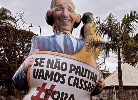 Direita realiza protesto contra Moraes e Pacheco