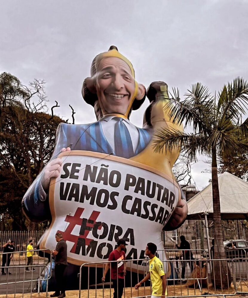 Direita realiza protesto contra Moraes e Pacheco Direita realiza protesto contra Moraes e Pacheco