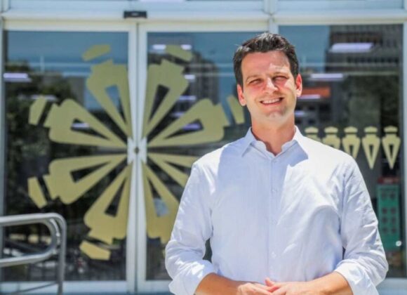 Eduardo Pimentel é eleito prefeito de Curitiba após derrotar Cristina Graeml