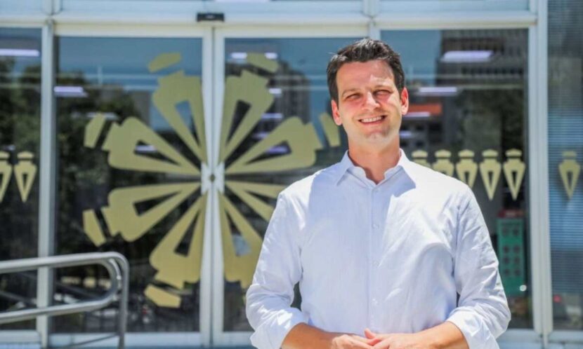 Eduardo Pimentel é eleito prefeito de Curitiba após derrotar Cristina Graeml Eduardo Pimentel é eleito prefeito de Curitiba após derrotar Cristina Graeml