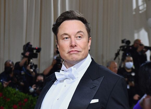 Elon Musk doa quantia milionária para campanha de candidato americano Donald Trump Foto: Angela Weiss / AFP