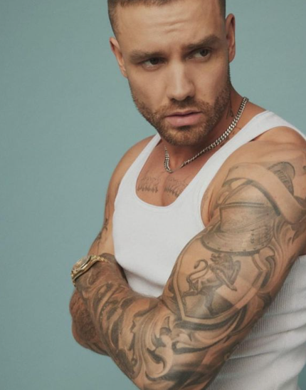 Fãs prestam homenagem no hotel onde cantor morreu na argentina Fãs prestam homenagem no hotel onde cantor morreu na argentina