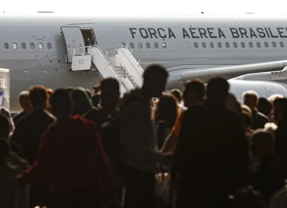 Força Aérea Brasileira pousa o quinto avião com resgatados do conflito entre Israel e Hezbollah