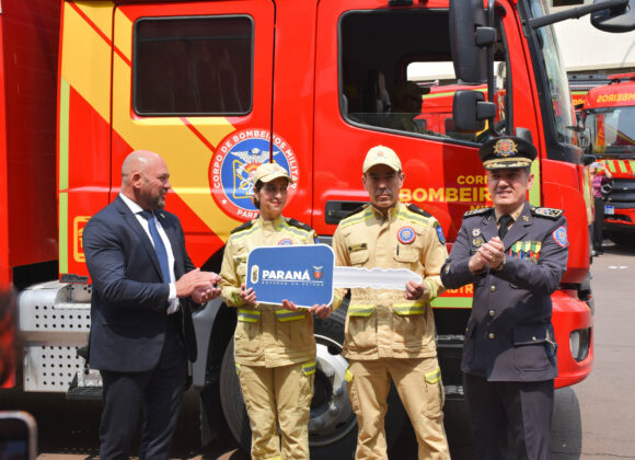 Corpo de Bombeiros festeja 112 anos com homenagens e entrega de viaturas Corpo de Bombeiros festeja 112 anos com homenagens e entrega de viaturas