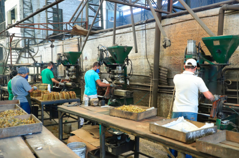 Com 152 mil empregos, Paraná é 3º estado que mais gerou trabalho de janeiro a setembro Com 152 mil empregos, Paraná é 3º estado que mais gerou trabalho de janeiro a setembro