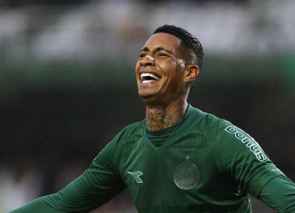 Manga volta, marca e Coritiba ainda sonha com acesso após vitória em casa