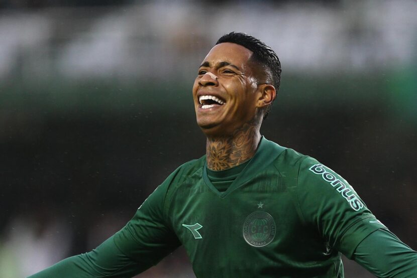 Manga volta, marca e Coritiba ainda sonha com acesso após vitória em casa Manga volta, marca e Coritiba ainda sonha com acesso após vitória em casa