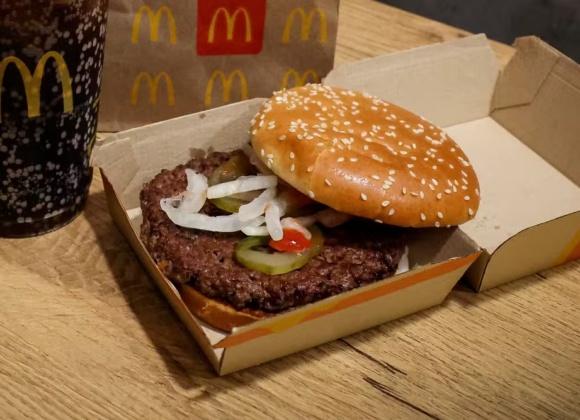 McDonald's é processado por homem que adoeceu após comer lanche nos EUA McDonald_s-é-processado-por-homem-que-adoeceu-após-comer-lanche-nos-EUA