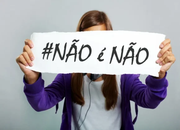 Mulher é vítima de importunação sexual enquanto pilotava sua moto no Paraná