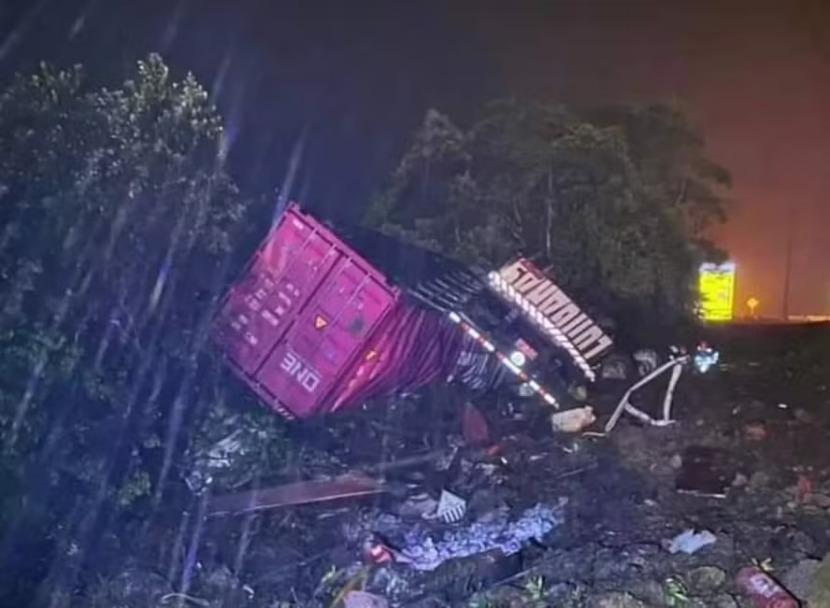 Prefeitura-de-Pelotas-divulga-as-vítimas-do-acidente-entre-van-e-carreta