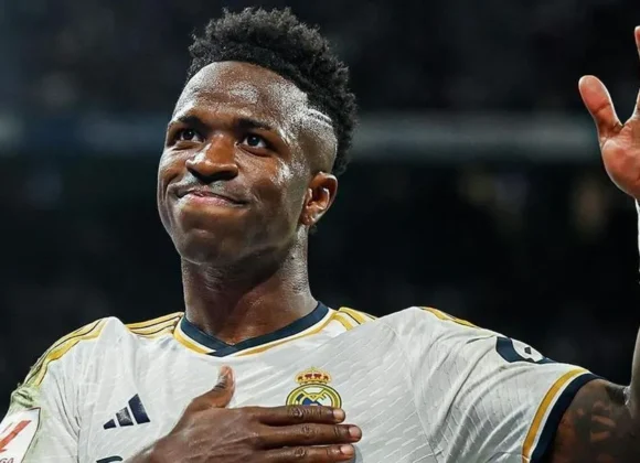 Vinicius Júnior fica em segundo lugar em premiação polêmica da Bola de Ouro Vinicius Júnior fica em segundo lugar em premiação polêmica da Bola de Ouro