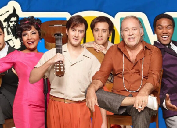 "Tom Jobim Musical" - Espetáculo enaltece a trajetória do gênio da Bossa Nova com visagismo fiel à época "Tom Jobim Musical" - Espetáculo enaltece a trajetória do gênio da Bossa Nova com visagismo fiel à época