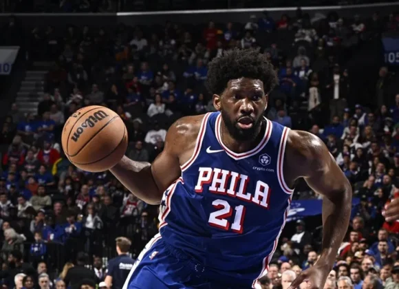 Astro de basquete da NBA Joel Embiid é suspenso após empurrar jornalista