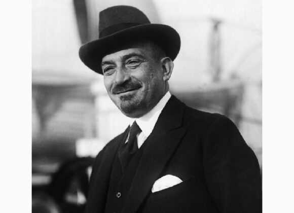 Bustos do primeiro presidente de Israel são furtados na Inglaterra por manifestantes