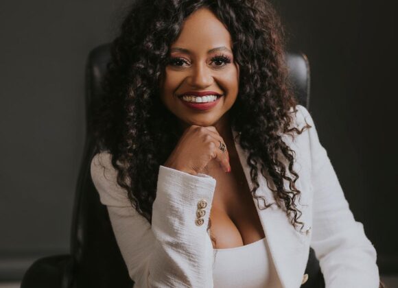 Especialista em estética avançada, Janet Moreno realiza procedimentos em seu ateliê de beleza Especialista em estética avançada, Janet Moreno realiza procedimentos em seu ateliê de beleza