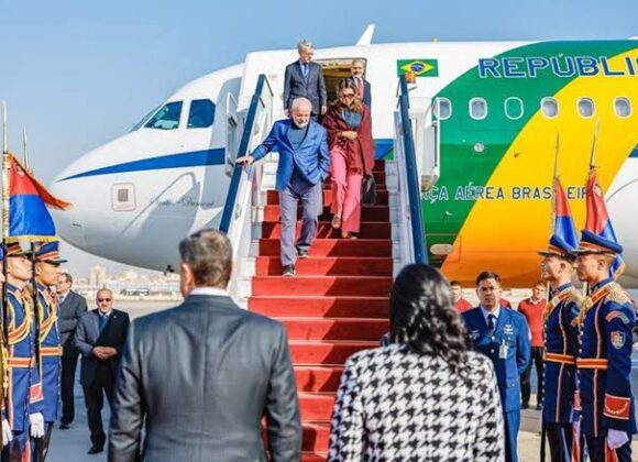 Presidente Lula chega ao Egito para falar sobre guerra entre Israel e Hamas