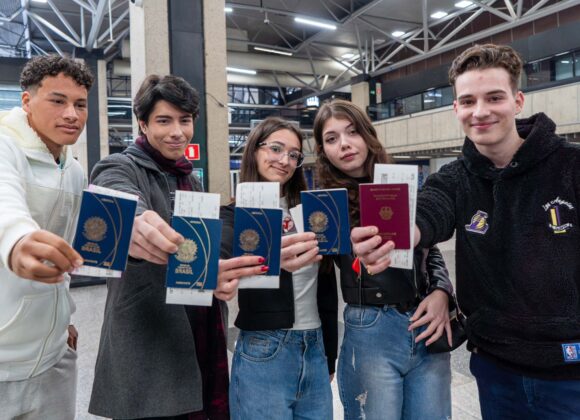 Alunos paranaenses embarcam para Portugal para participar de programa de líderes em inovação Alunos paranaenses embarcam para Portugal para participar de programa de líderes em inovação