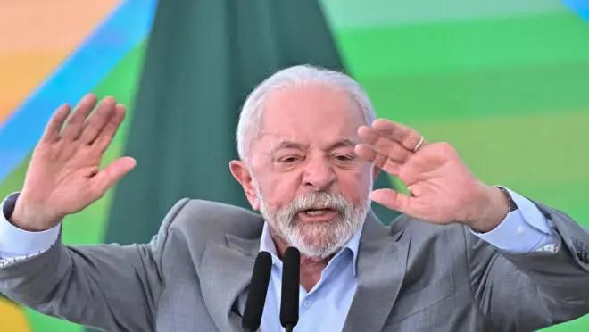 Entre tarifas e diplomacia: Lula busca equilíbrio diante da pressão de Trump Entre tarifas e diplomacia: Lula busca equilíbrio diante da pressão de Trump