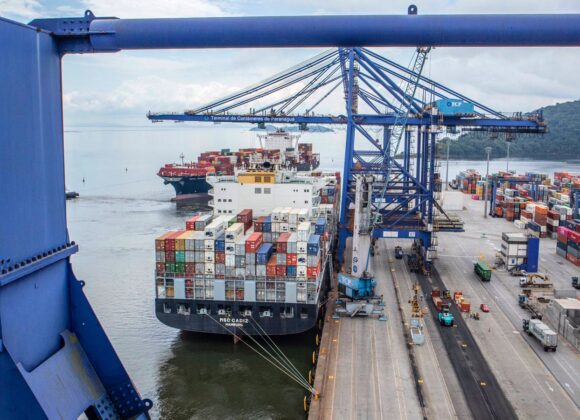Paraná libera R$ 300 milhões em créditos de ICMS para apoiar empresas exportadoras após tarifaço Paraná libera R$ 300 milhões em créditos de ICMS para apoiar empresas exportadoras após tarifaço