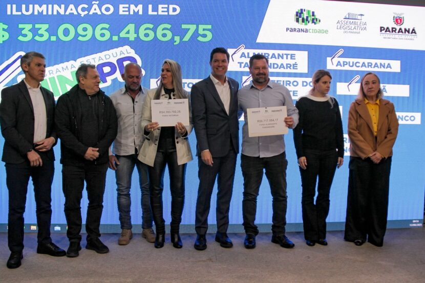 Cidades paranaenses ganham iluminação LED com investimento de R$ 33 milhões Cidades paranaenses ganham iluminação LED com investimento de R$ 33 milhões