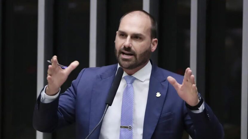Pedidos de cassação contra Eduardo Bolsonaro seguem para o Conselho de Ética Pedidos de cassação contra Eduardo Bolsonaro seguem para o Conselho de Ética
