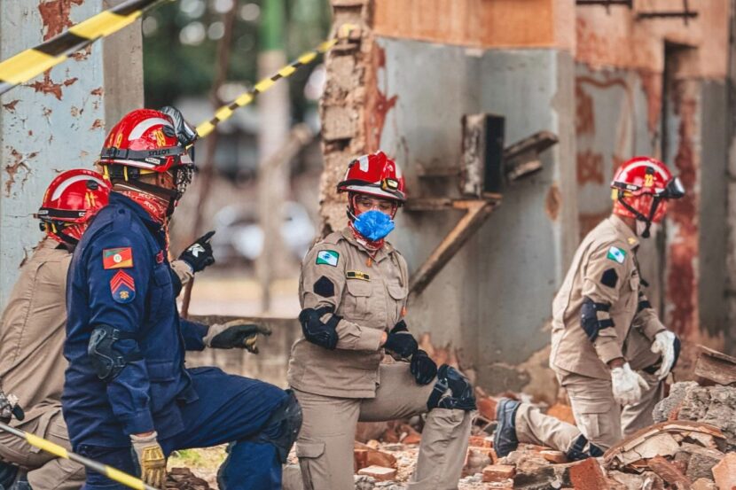 Bombeiros do Paraná concluem curso internacional de resgate em estruturas colapsadas Bombeiros do Paraná concluem curso internacional de resgate em estruturas colapsadas