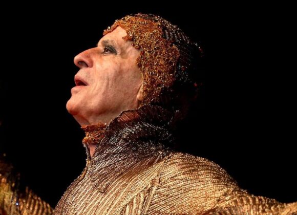 Ney Matogrosso anuncia show extra em Curitiba após ingressos esgotarem