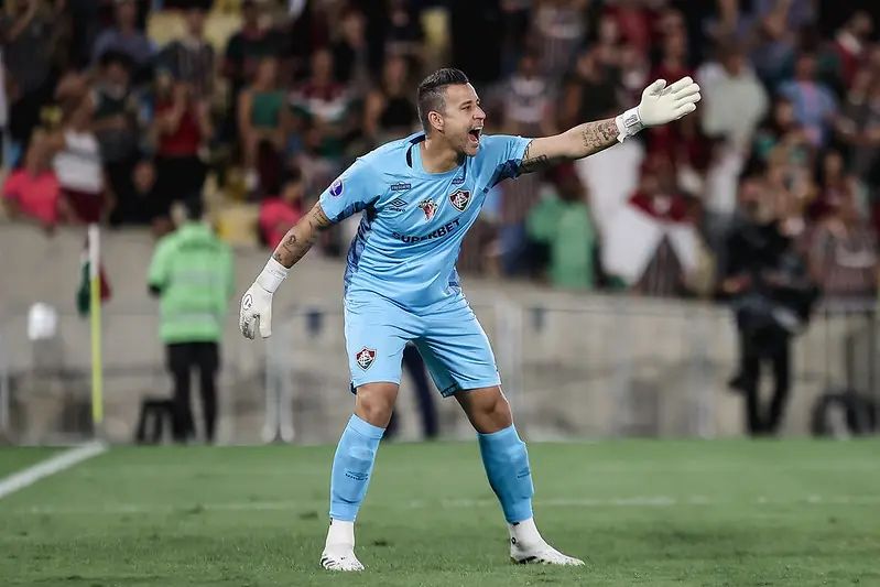 Fábio quebra recorde mundial de jogos e homenageia clube paranaense Fábio quebra recorde mundial de jogos e homenageia clube paranaense