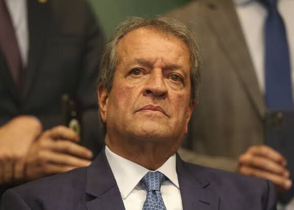 Valdemar chama prisão domiciliar de Bolsonaro de humilhação e reforça discurso de resistência no PL Valdemar chama prisão domiciliar de Bolsonaro de humilhação e reforça discurso de resistência no PL