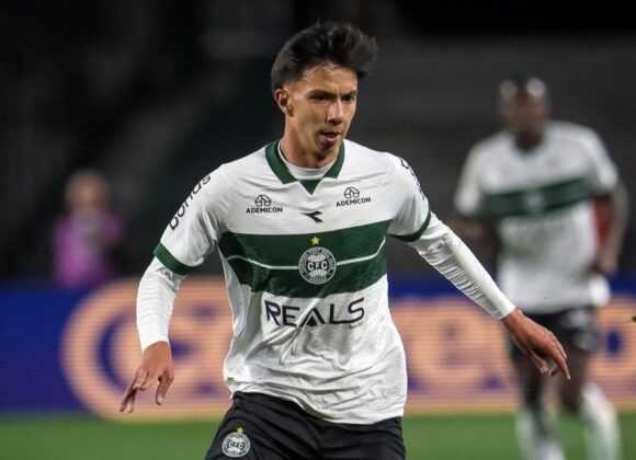 Lateral-esquerdo de 19 anos destaca inspiração em grandes nomes, respeito aos veteranos e confiança no trabalho diário