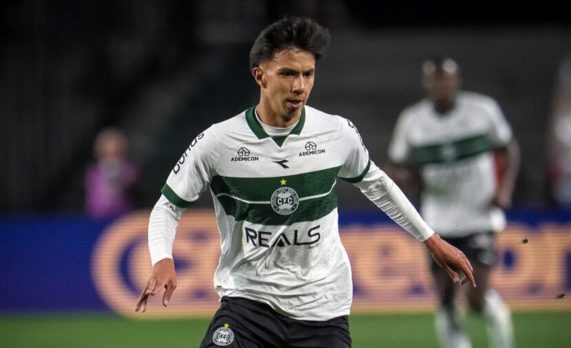 Lateral-esquerdo de 19 anos destaca inspiração em grandes nomes, respeito aos veteranos e confiança no trabalho diário Lateral-esquerdo de 19 anos destaca inspiração em grandes nomes, respeito aos veteranos e confiança no trabalho diário