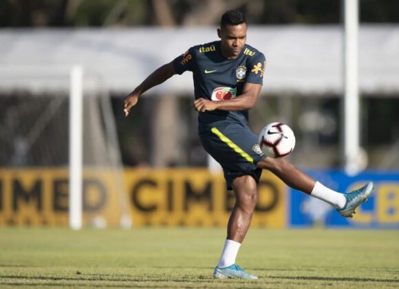 Lesão pode tirar Alex Sandro da convocação da Seleção Brasileira