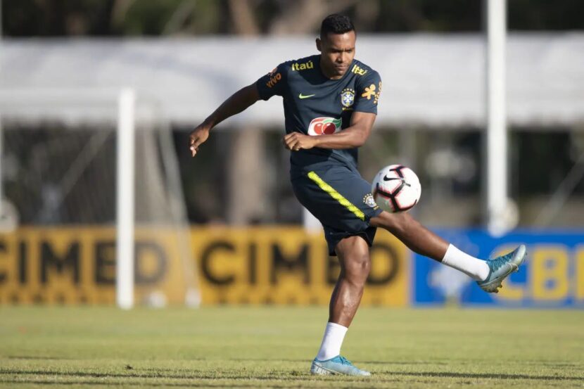 Lesão pode tirar Alex Sandro da convocação da Seleção Brasileira Lesão pode tirar Alex Sandro da convocação da Seleção Brasileira