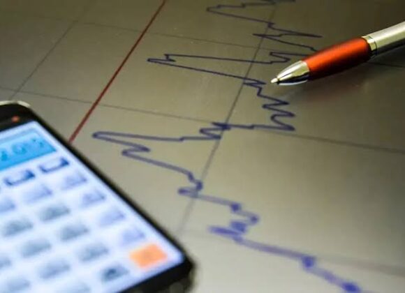 Crédito caro, consumo em queda: como os juros ainda travam a retomada da economia brasileira Crédito caro, consumo em queda: como os juros ainda travam a retomada da economia brasileira