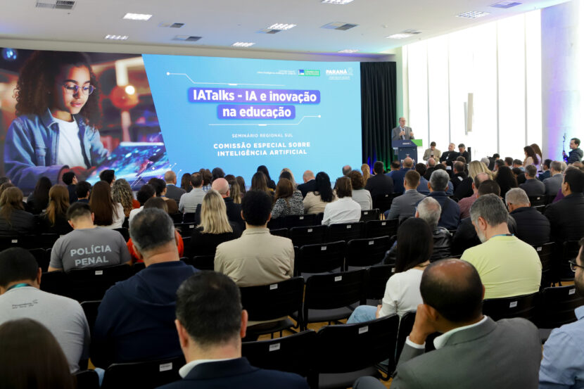 Seminário em Curitiba debate uso de inteligência artificial na educação pública