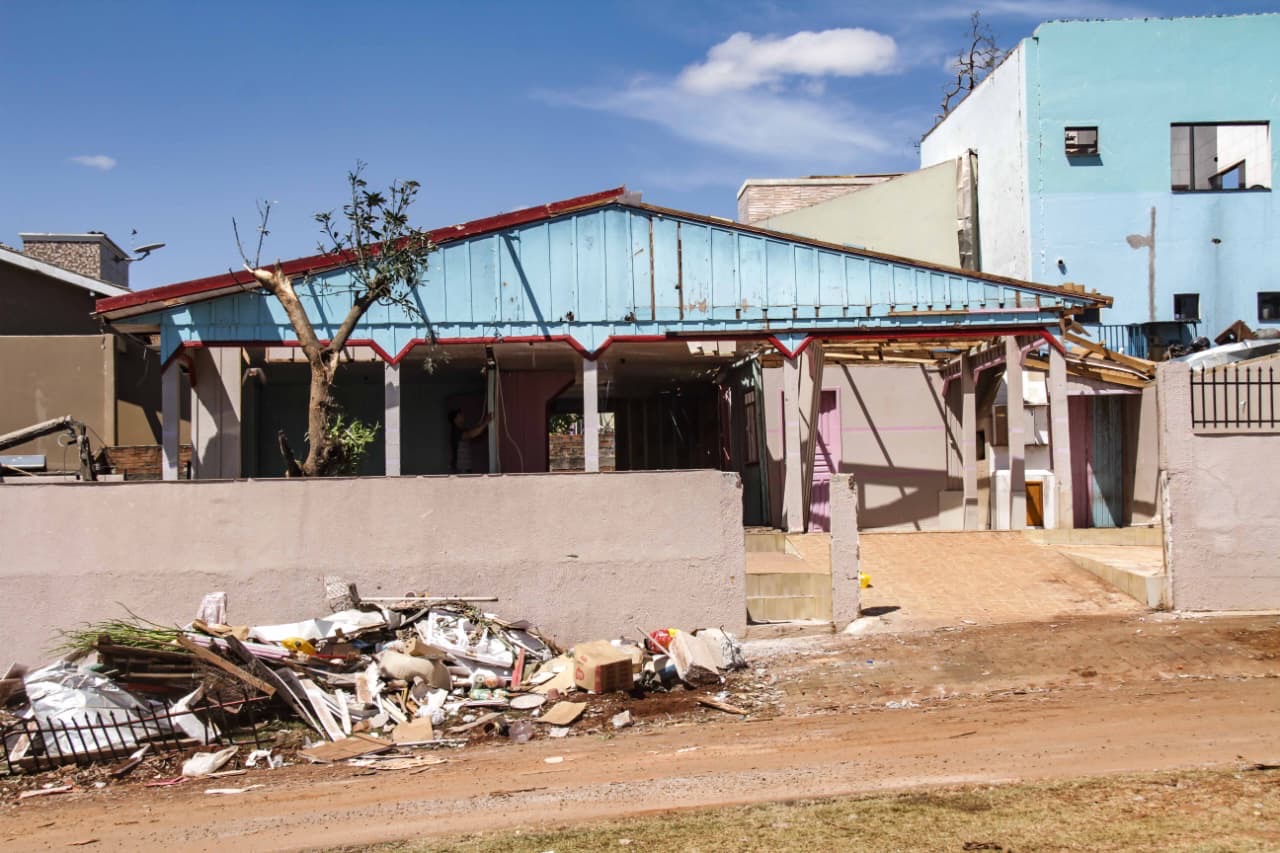 8d9dcf7b-9afd-460d-8aa4-a82019b90d4f