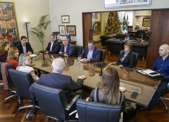 Curitiba abre portas para inovação: prefeito Pimentel recebe comitiva da Catalunha para projetar futuro na saúde