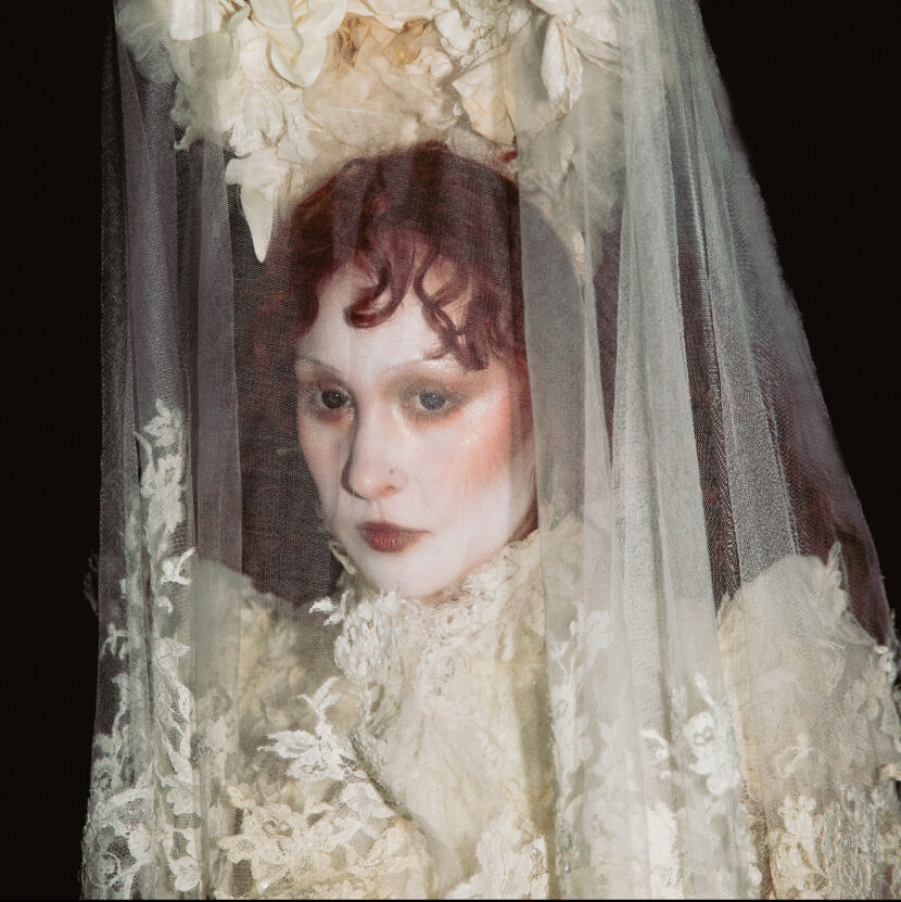 Chappell Roan se transforma em “banshee gritante” no Corona Capital com McQueen