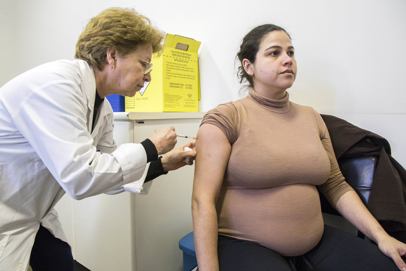 Curitiba convoca gestantes para vacinação contra VSR 00533541