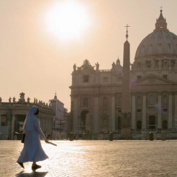 Vaticano mantém proibição de mulheres no diaconato