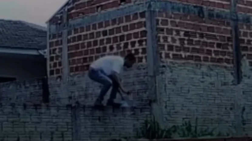 ladrao-invade-casa-furto-960x539