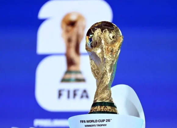 Fifa revela apresentadores e atrações do sorteio da Copa de 2026 trofeu-copa-do-mundo-2026-e1763641805990