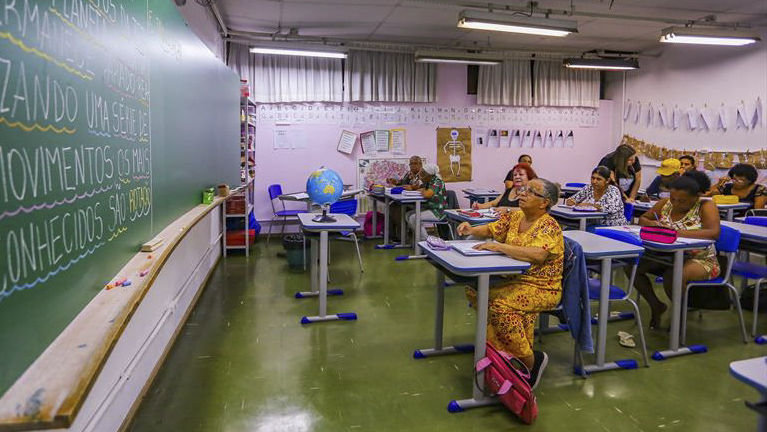 Curitiba abre inscrições para curso gratuito de Português para migrantes