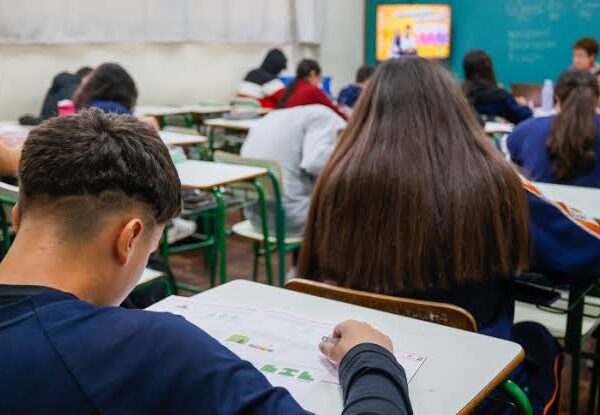 Ideia de estudante vira lei e cria programa vocacional no Paraná