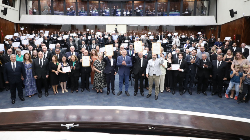 Assembleia do Paraná celebra Dia Estadual da Maçonaria